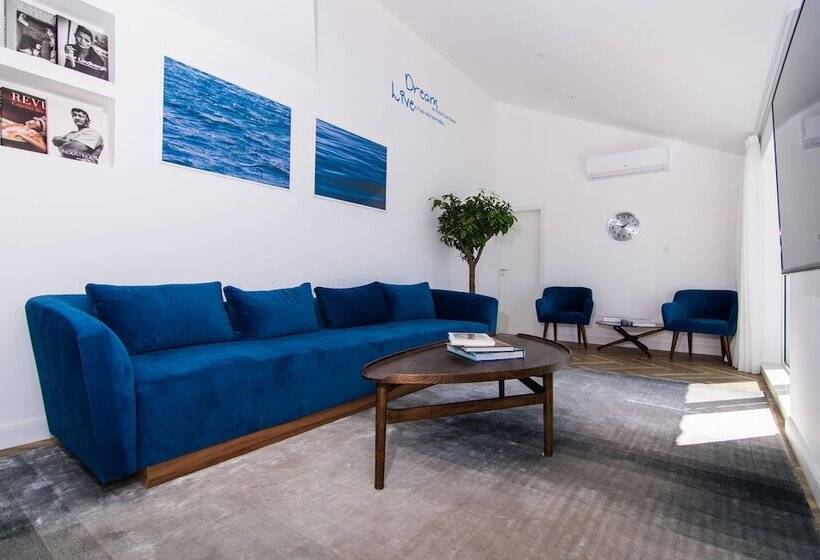 Seafront Luxury Apartments Fun