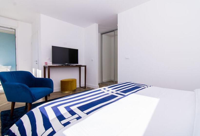 Seafront Luxury Apartments Fun