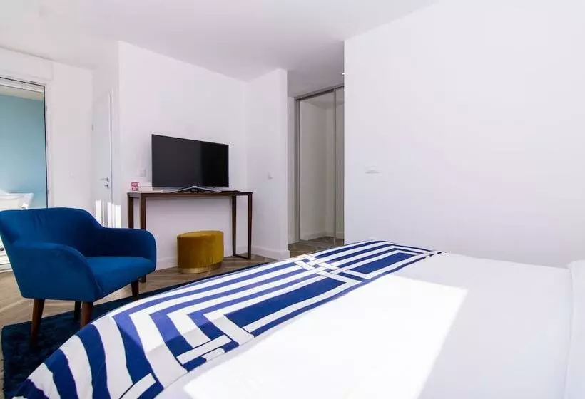 Seafront Luxury Apartments Fun