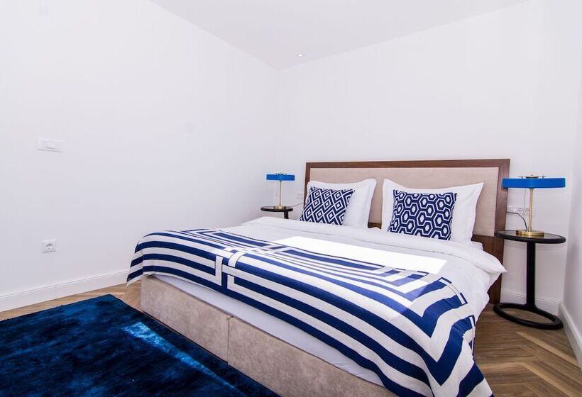 Seafront Luxury Apartments Fun