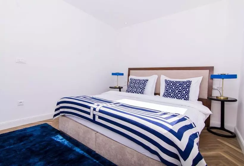 Seafront Luxury Apartments Fun