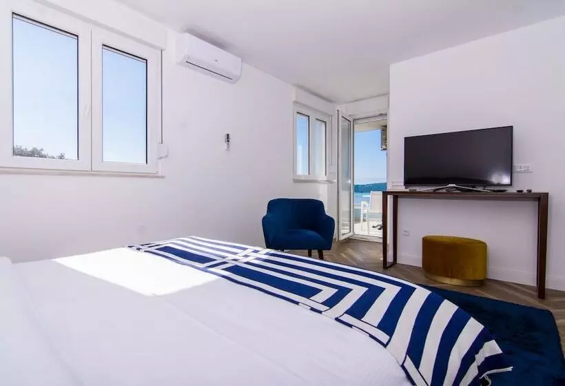 Seafront Luxury Apartments Fun