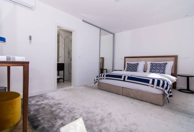 Seafront Luxury Apartments Fun