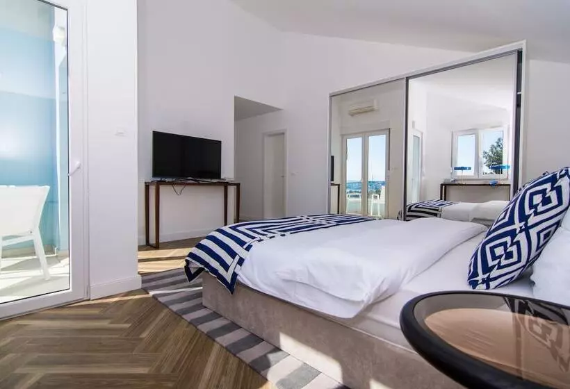 Seafront Luxury Apartments Fun