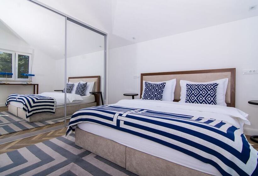 Seafront Luxury Apartments Fun