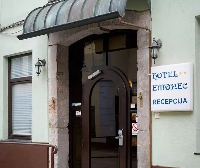 هتل Emonec