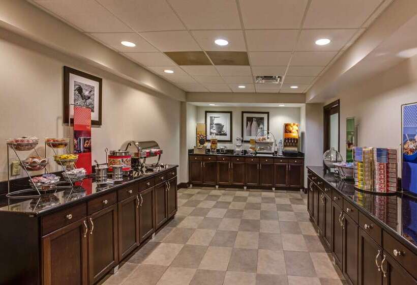 Отель Hampton Inn Clearfield
