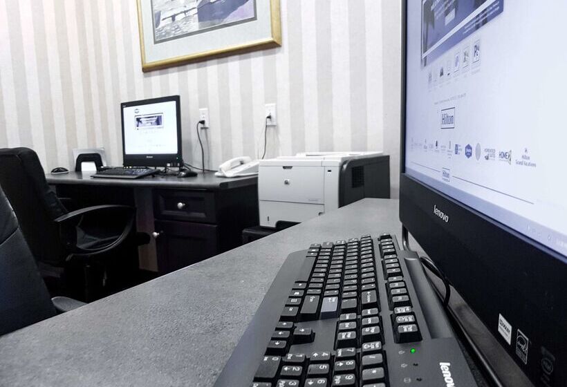 هتل Hampton Inn & Suites By Hilton Edmonton Intl Airport