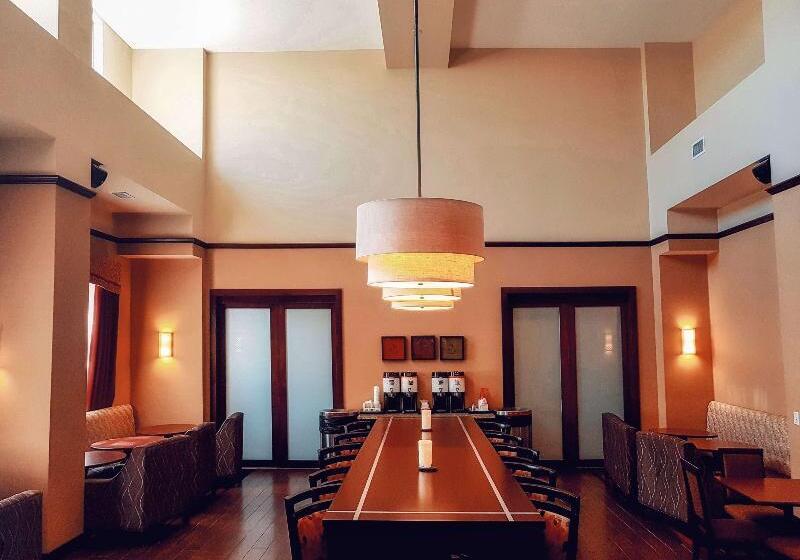 هتل Hampton Inn & Suites By Hilton Edmonton Intl Airport