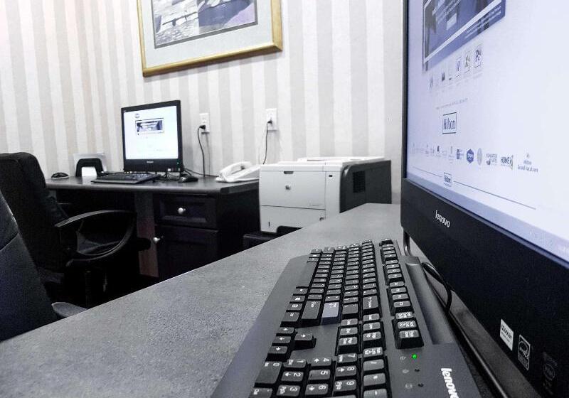 هتل Hampton Inn & Suites By Hilton Edmonton Intl Airport