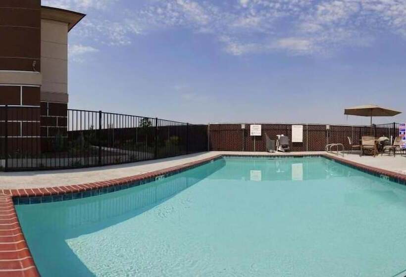 Отель Holiday Inn Express & Suites Dinuba West, An Ihg