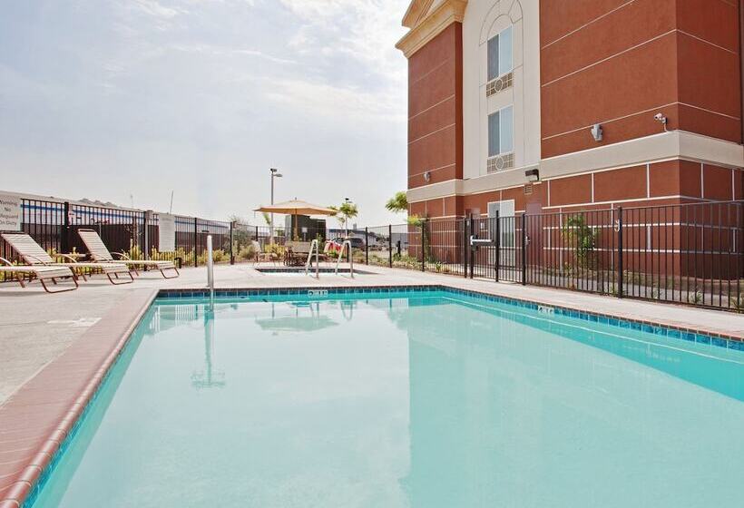 Отель Holiday Inn Express & Suites Dinuba West, An Ihg