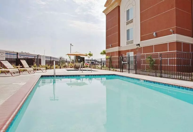فندق Holiday Inn Express & Suites Dinuba West, An Ihg