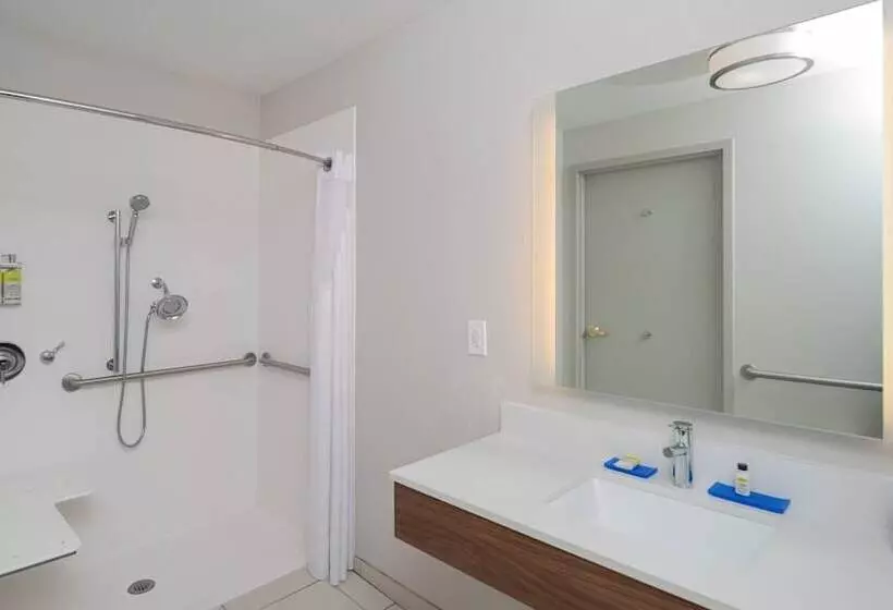 فندق Holiday Inn Express & Suites Dinuba West, An Ihg