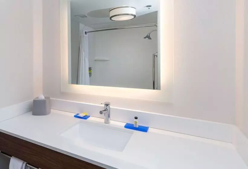 فندق Holiday Inn Express & Suites Dinuba West, An Ihg