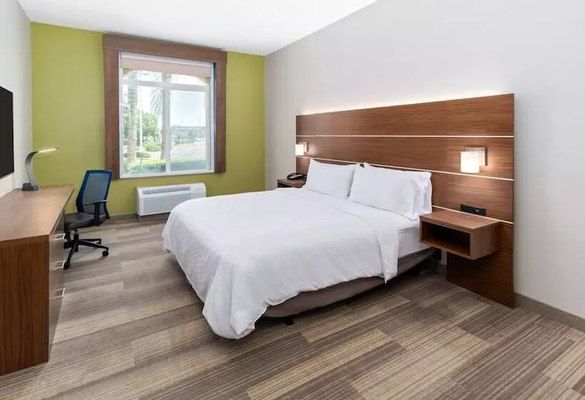 فندق Holiday Inn Express & Suites Dinuba West, An Ihg