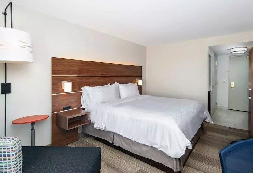 فندق Holiday Inn Express & Suites Dinuba West, An Ihg