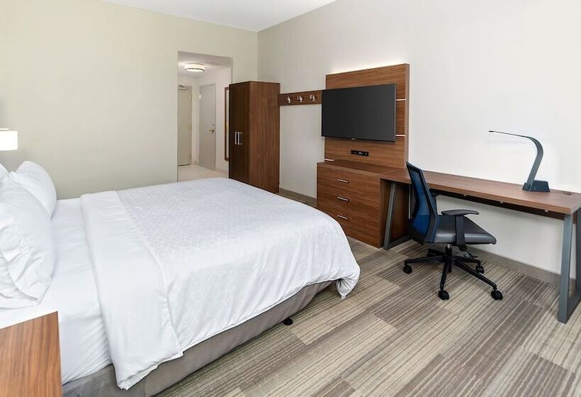 Отель Holiday Inn Express & Suites Dinuba West, An Ihg