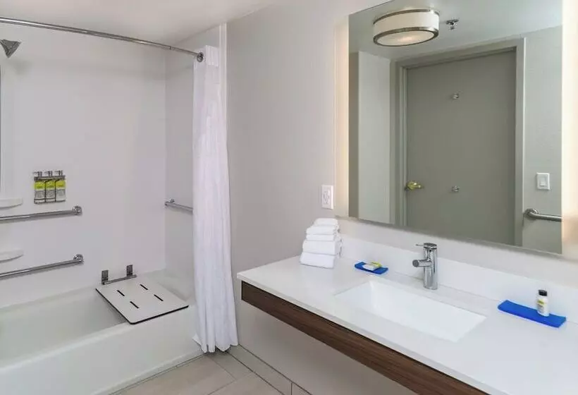 فندق Holiday Inn Express & Suites Dinuba West, An Ihg