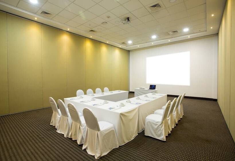 Otel Holiday Inn Express Mérida, An Ihg