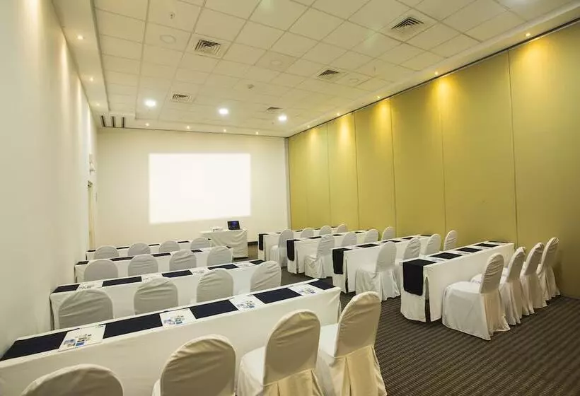 هتل Holiday Inn Express Mérida, An Ihg