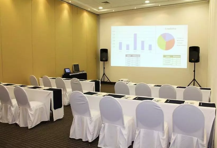 هتل Holiday Inn Express Mérida, An Ihg