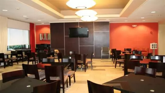 ホテル Holiday Inn Express  & Suites North Seattle  Shoreline, An Ihg