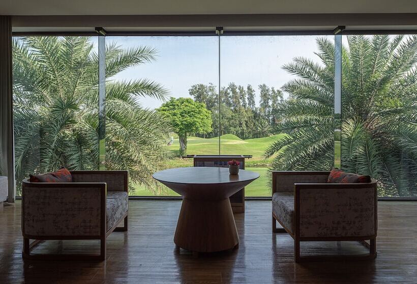 Summit Windmill Golf Suite Hotel At Suvarnabhumi