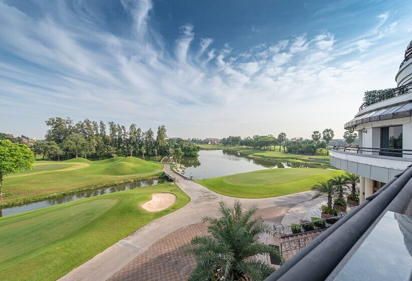 Summit Windmill Golf Suite Hotel At Suvarnabhumi