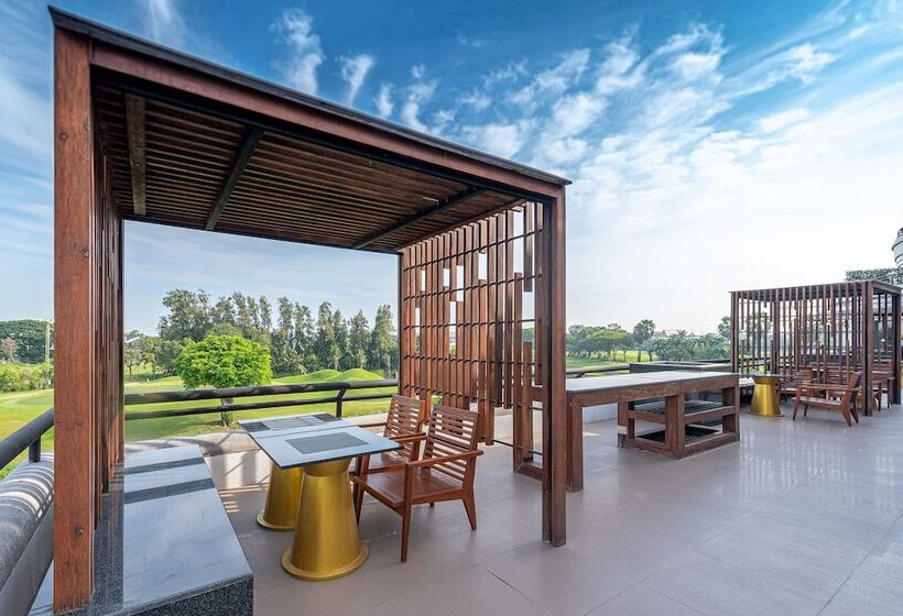 Summit Windmill Golf Suite Hotel At Suvarnabhumi
