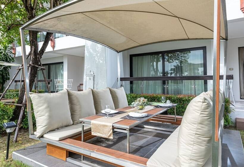 Summit Windmill Golf Suite Hotel At Suvarnabhumi