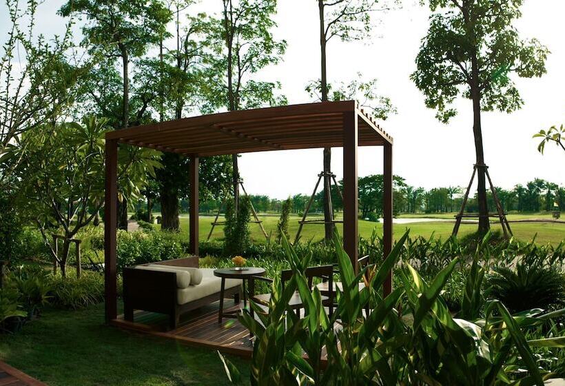 Summit Windmill Golf Suite Hotel At Suvarnabhumi