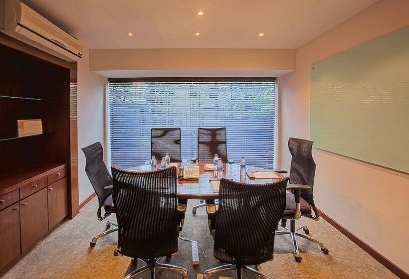 Oakwood Residence Naylor Road Pune