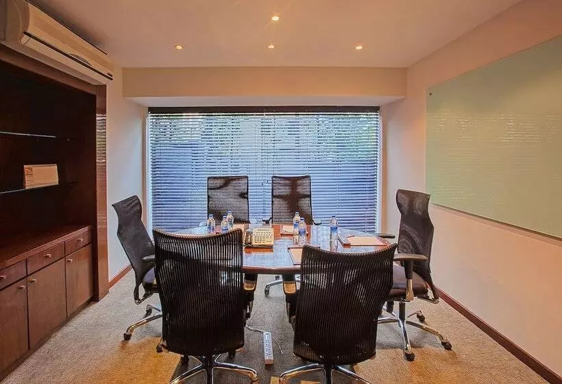 Oakwood Residence Naylor Road Pune