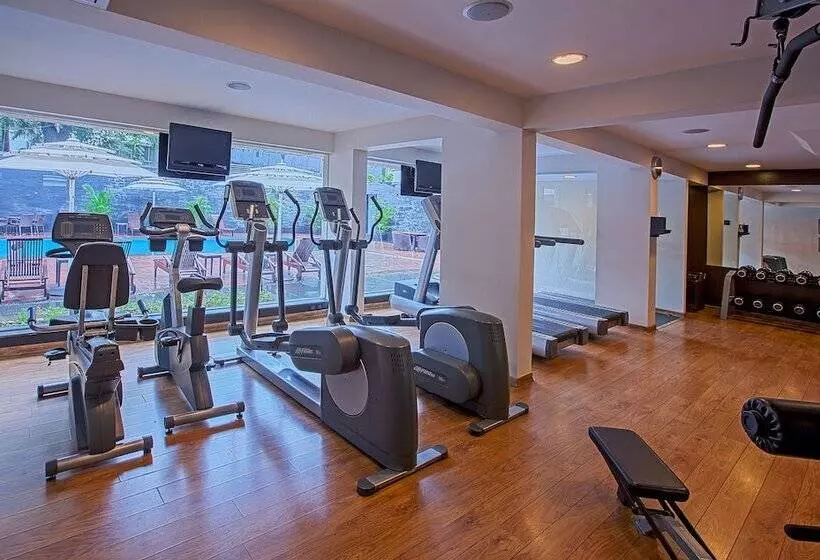 Oakwood Residence Naylor Road Pune