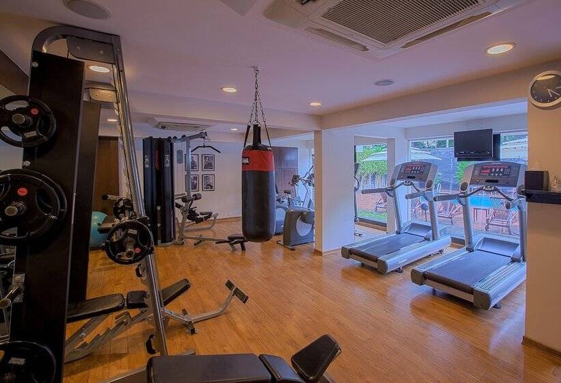 Oakwood Residence Naylor Road Pune