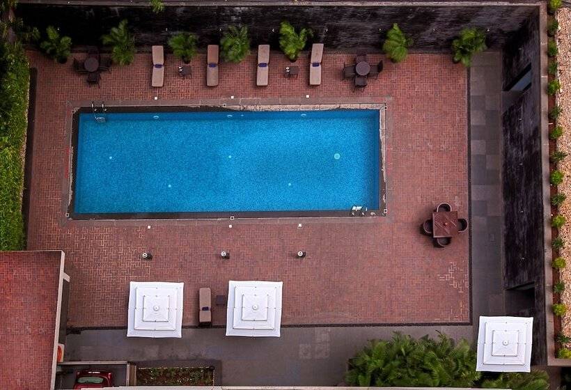 Oakwood Residence Naylor Road Pune