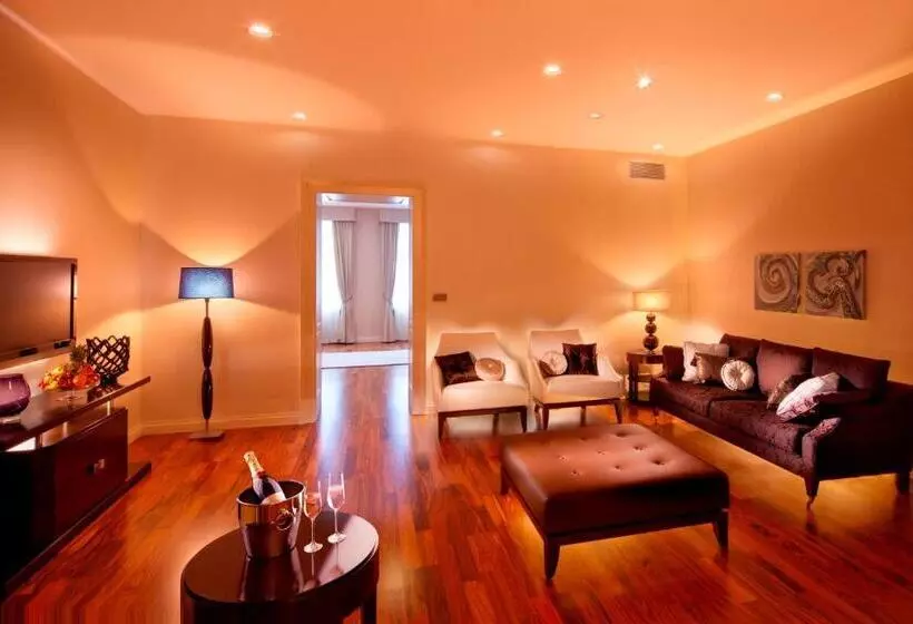 Roset Hotel & Residence