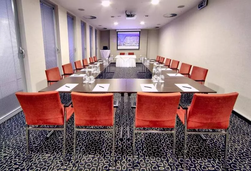 Roset Hotel & Residence