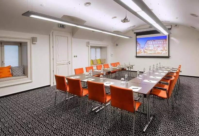 Roset Hotel & Residence