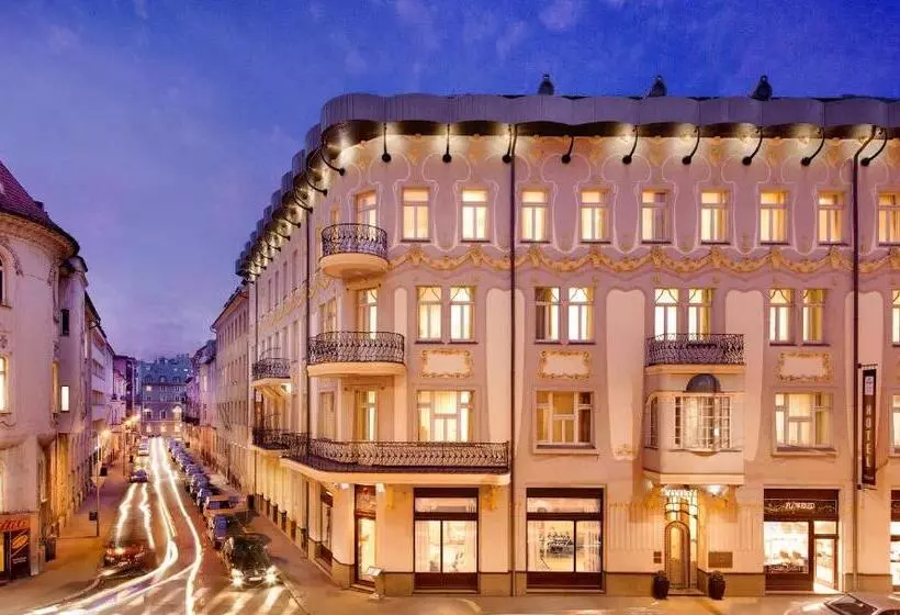 Roset Hotel & Residence