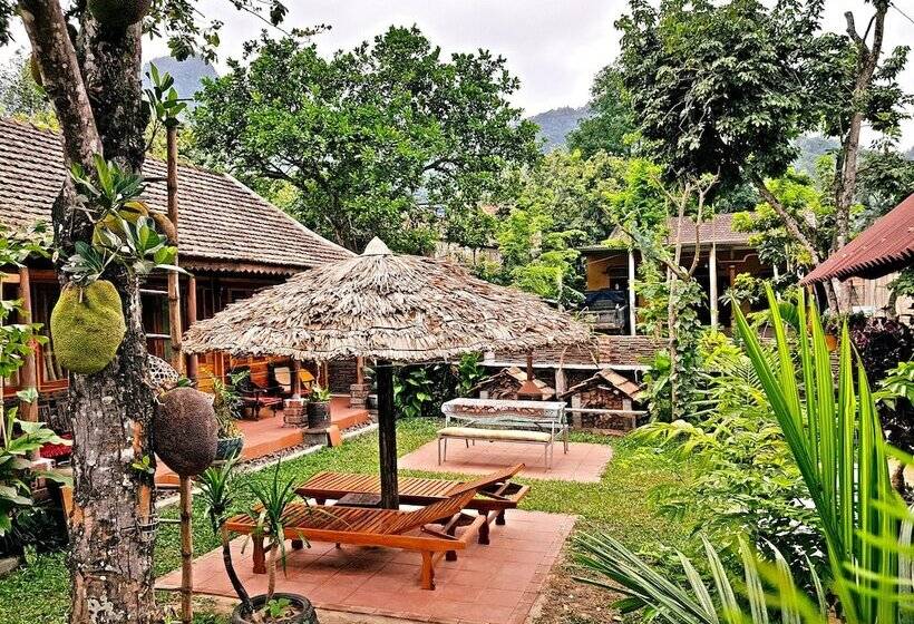 هتل Highway 20 Homestay