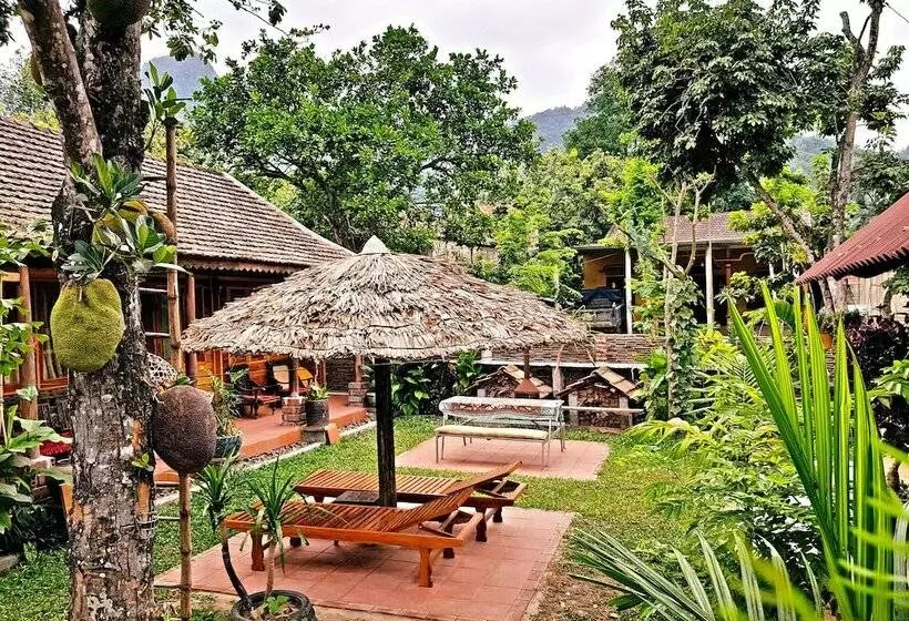 هتل Highway 20 Homestay