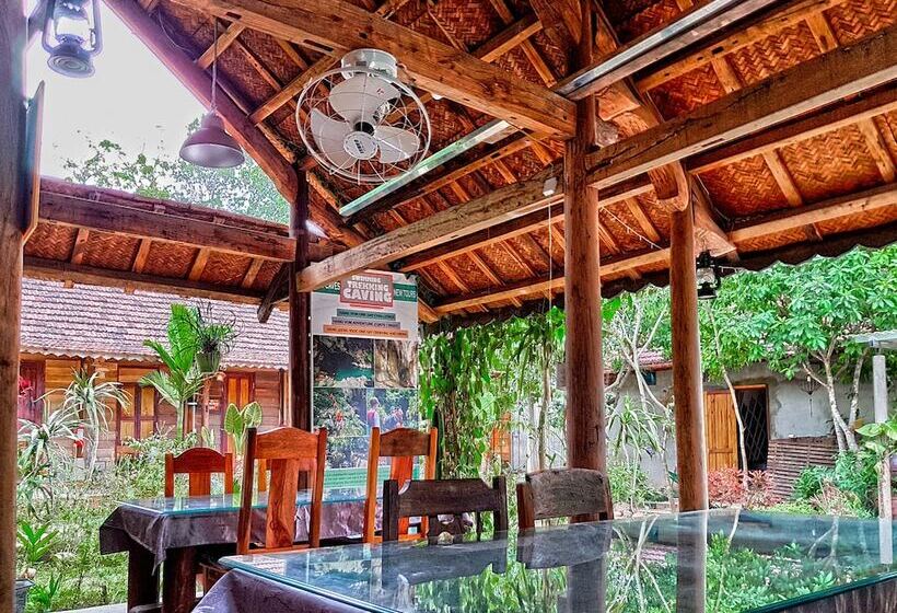 هتل Highway 20 Homestay