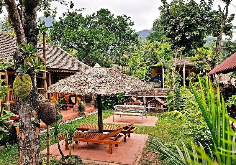 هتل Highway 20 Homestay