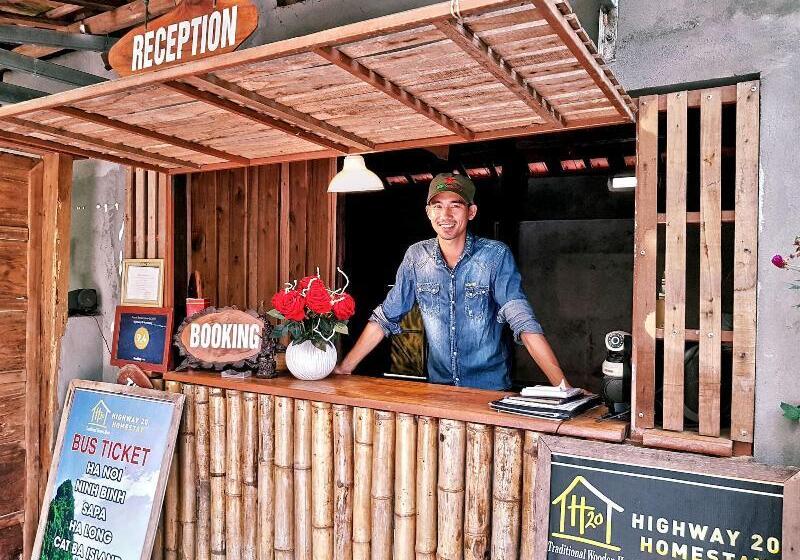 هتل Highway 20 Homestay