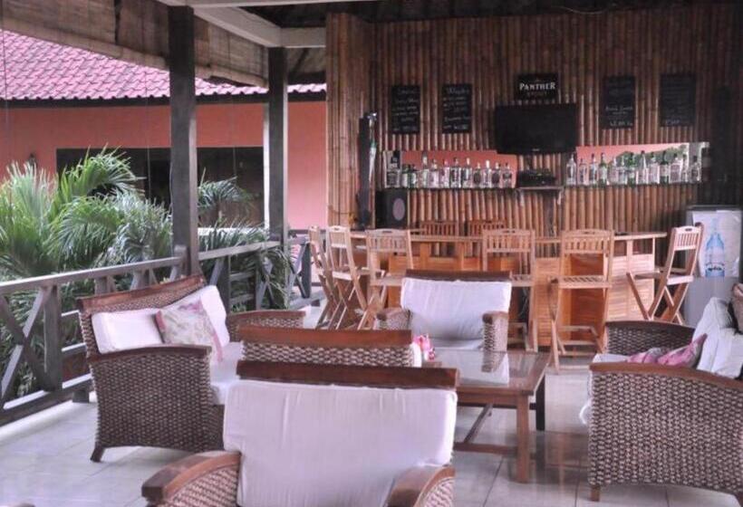 ホテル Tulamben Backpacker