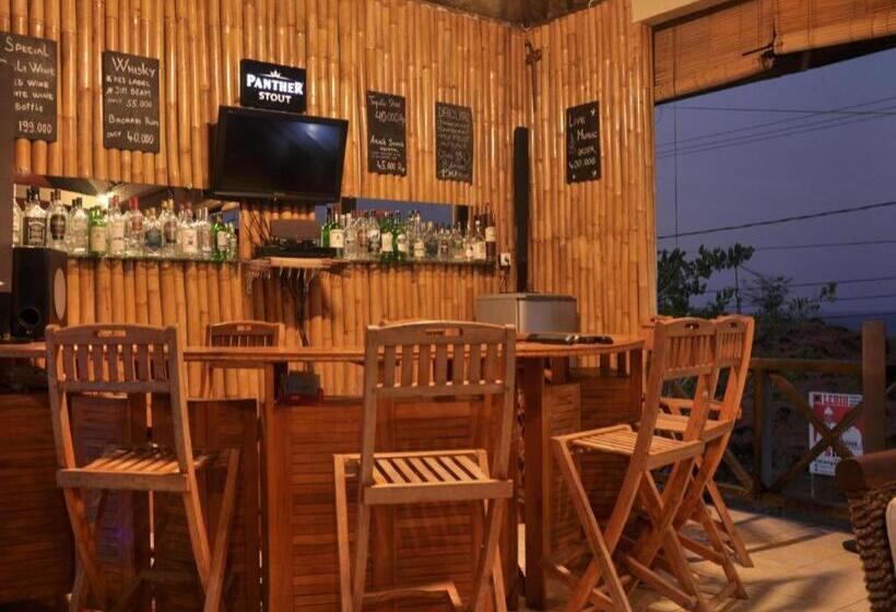 ホテル Tulamben Backpacker