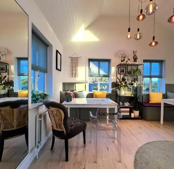 ベッドアンドブレックファースト Thistledown Lodge