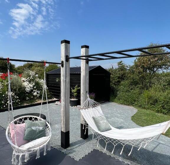 مبيت وإفطار Thistledown Lodge